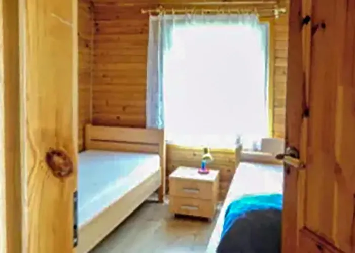 3 Bedroom Cozy In Semesterbostad *